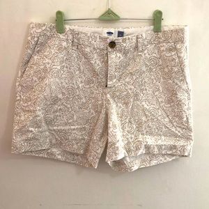 100% Cotton Short w/tan paisley & floral design Sz10